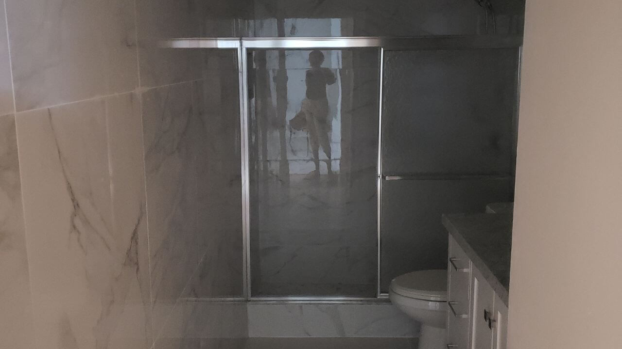 Bathroom deep cleaning